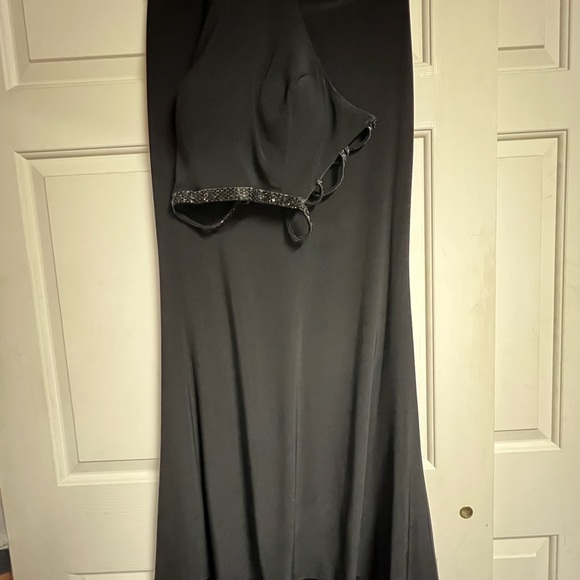 Black two-piece prom dress. Only worn once. No flaws, Dry Cleaned, Size 10 - Picture 11 of 14